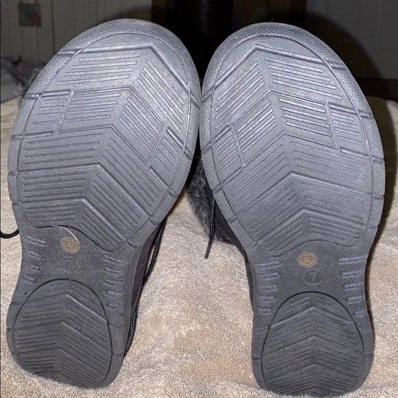 St. Johns Bay BLACK SUADE AND FUR BOOTS T3 - Picture 4 of 6